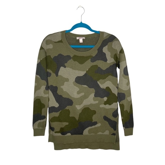 Arizona Jean Company Green Camo Split Hem Tunic Pullover Sweater - Picture 1 of 11